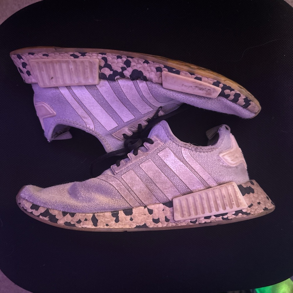 White Adidas NMD R1